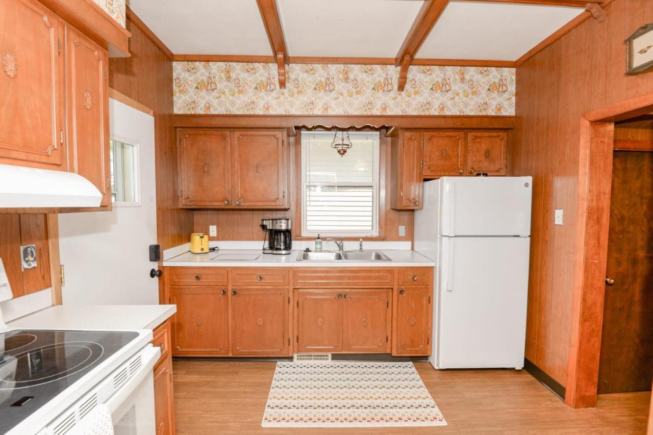 Unique Two Story With A Vintage Flare Holiday home *